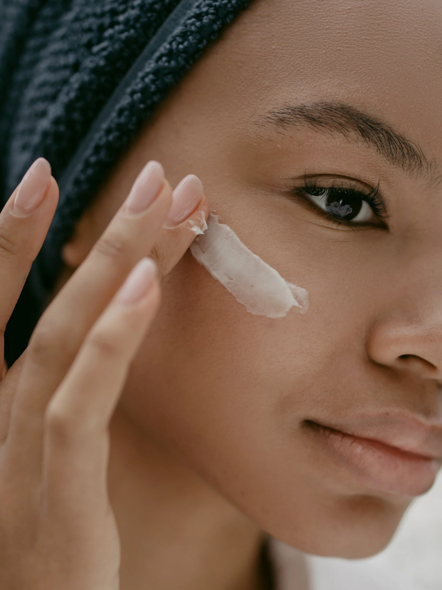 Une routine de soin de visage pour une peau éclatante